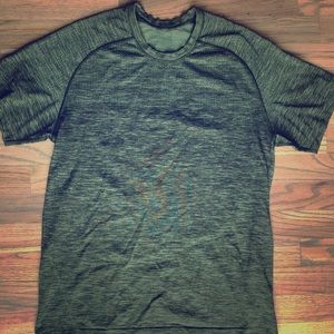 Lululemon Metal vent SS shirt